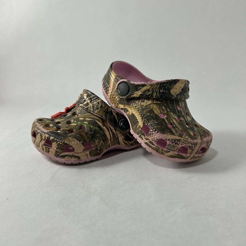 Size 2 3 Baby Pink Camo Crocs